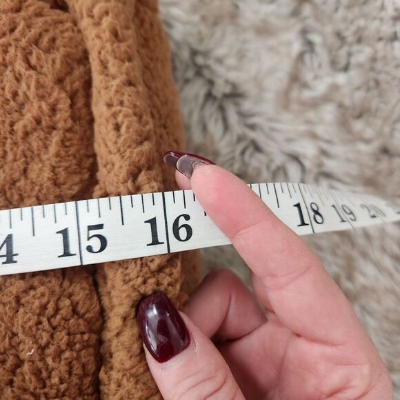 ASOS Design Brown Fuzzy Sherpa Tote Bag - Picture 9 of 11